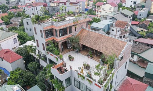 Nhà cỗ trú ngự ngay trên nóc biệt thự 500m2